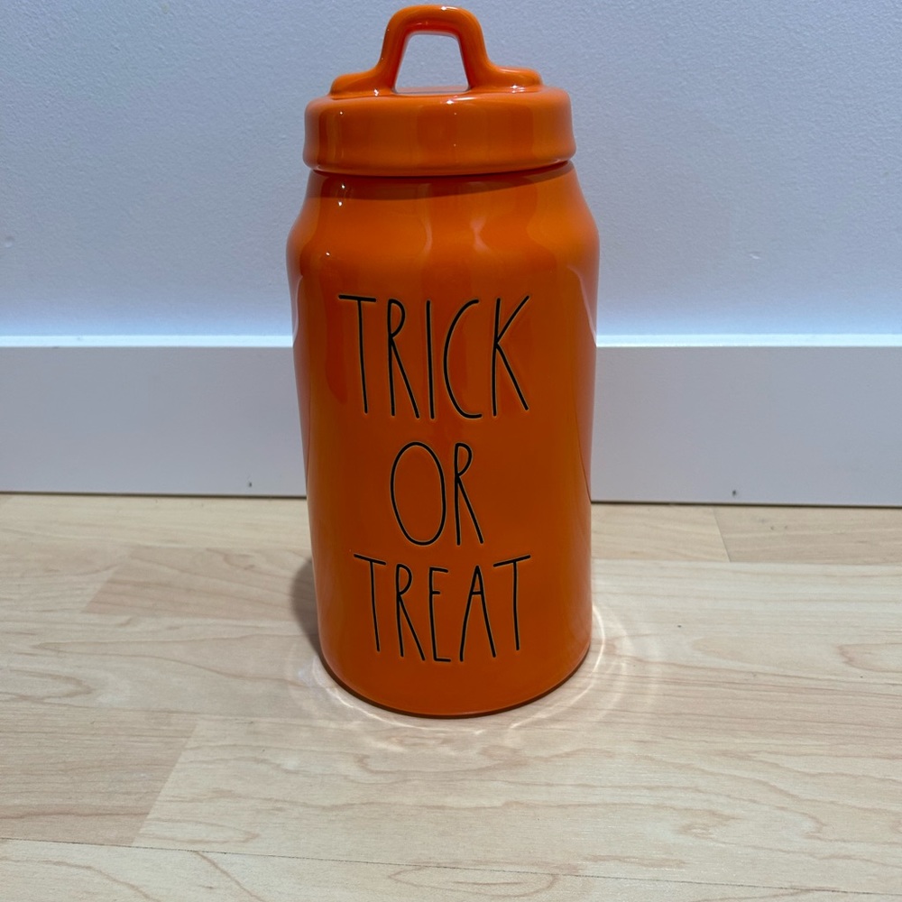 Rae Dunn canister . New 9” tall